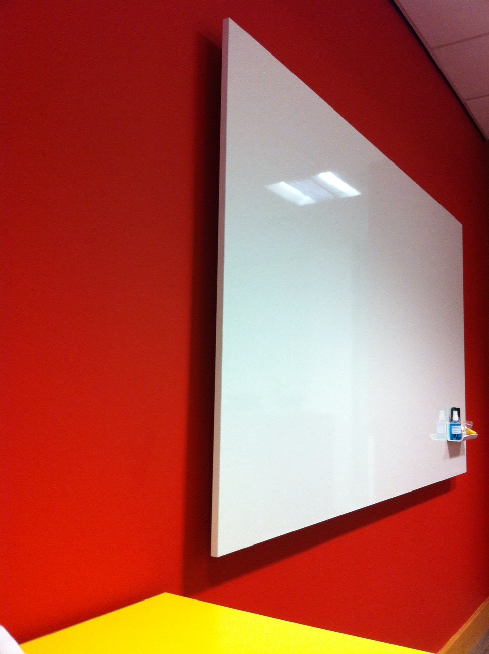 Standard frameless whiteboard
